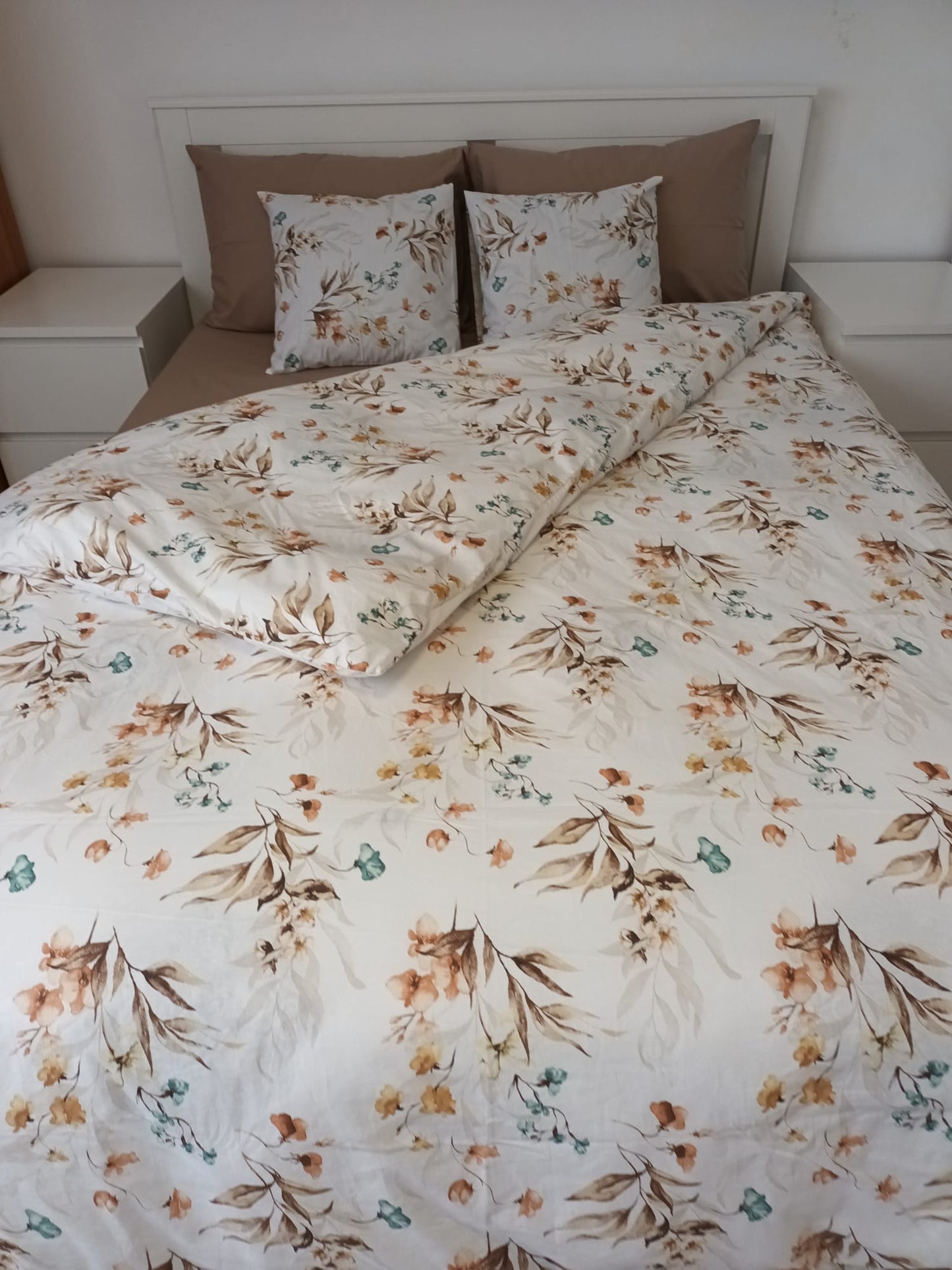 Lenjerie de Pat Dublă din Bumbac Ranforce 100% – Maro cu Motive Florale