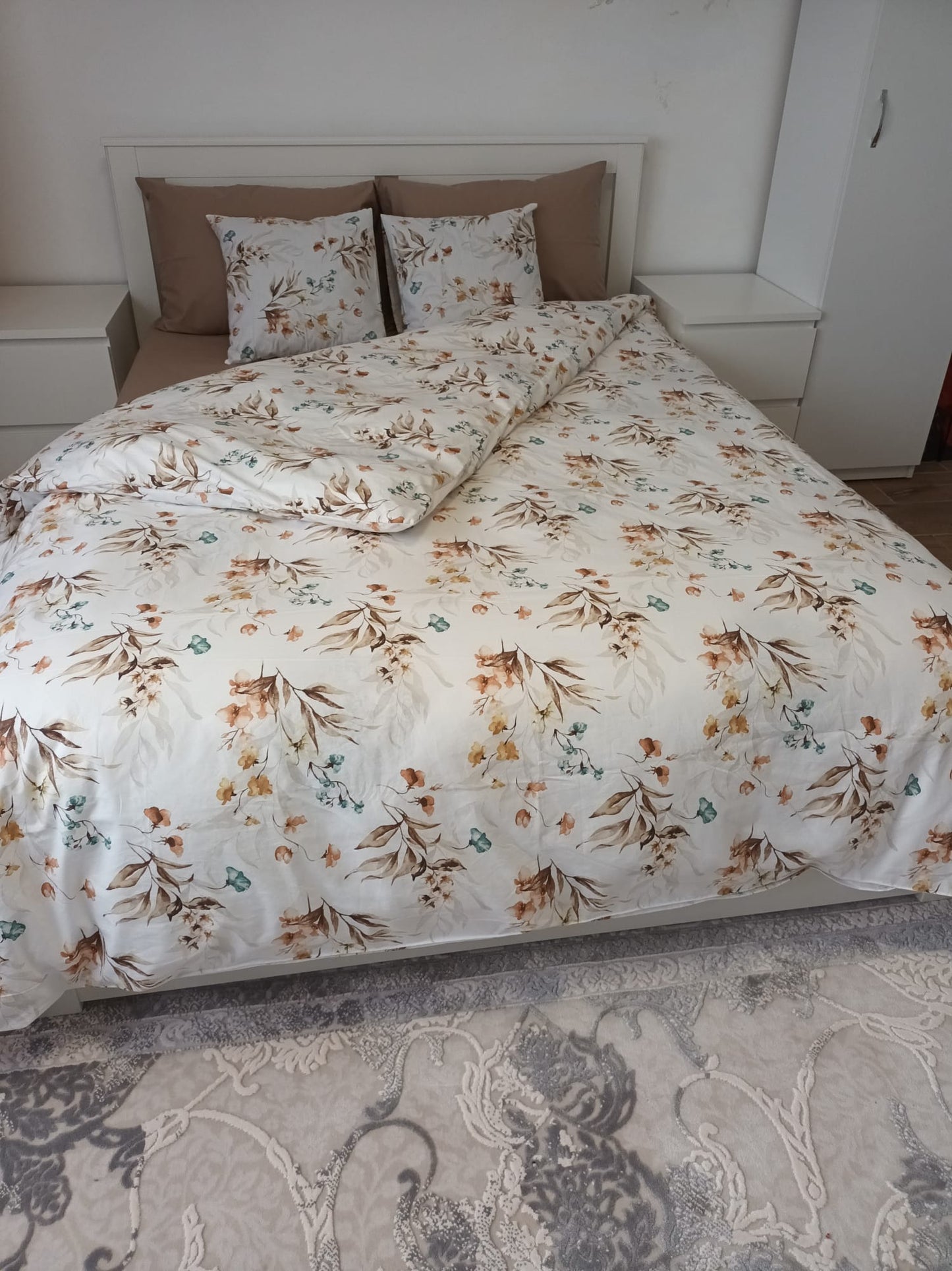 Lenjerie de Pat Dublă din Bumbac Ranforce 100% – Maro cu Motive Florale