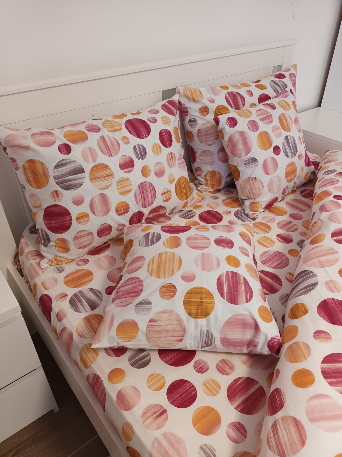 Lenjerie de Pat dublă din Bumbac Ranforce 100% – Model cu Buline (Vișiniu, Portocaliu)