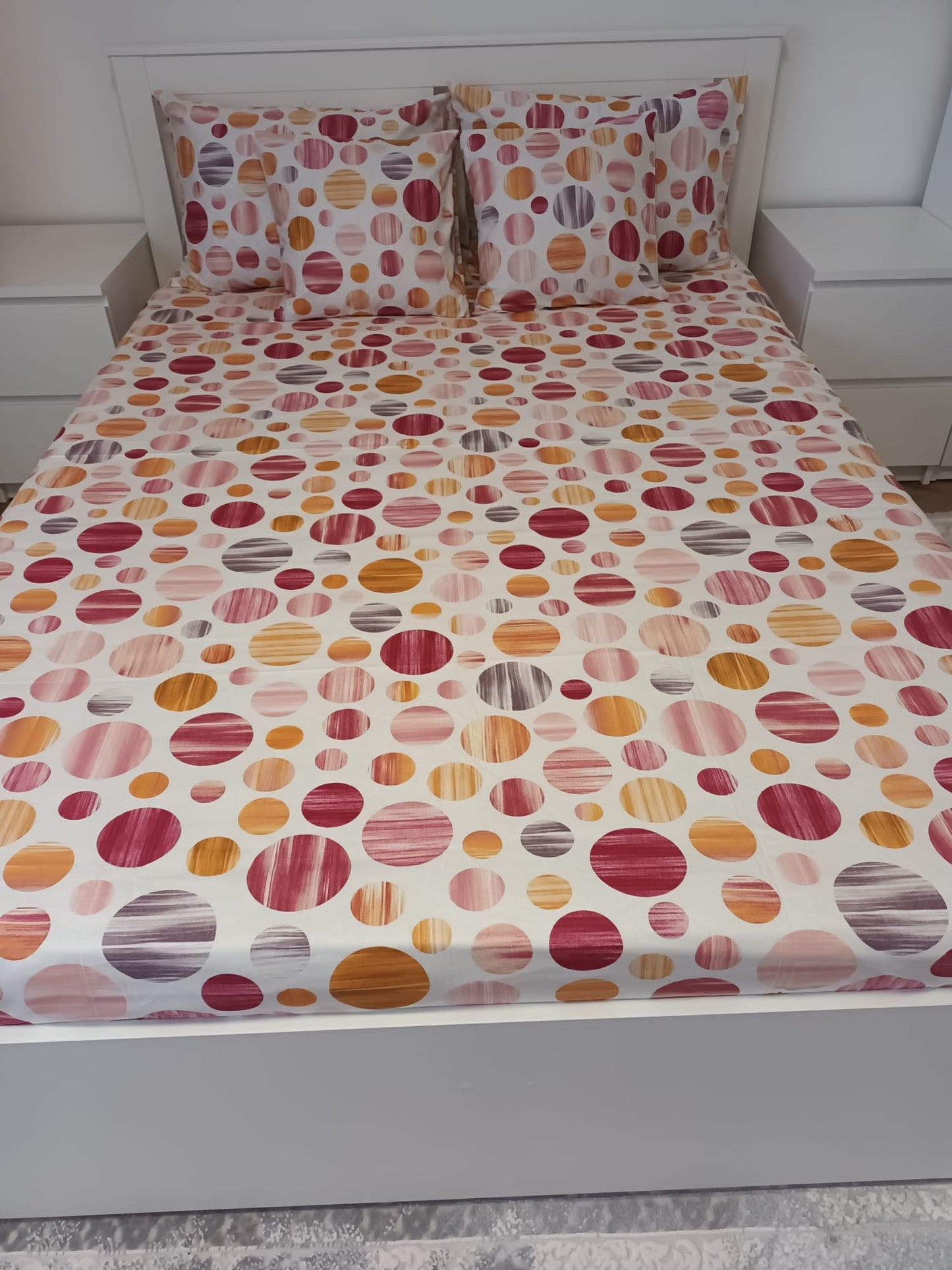 Lenjerie de Pat dublă din Bumbac Ranforce 100% – Model cu Buline (Vișiniu, Portocaliu)