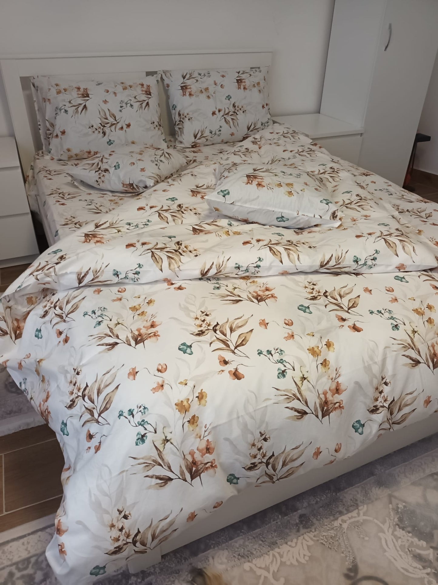 Lenjerie de Pat Dublă din Bumbac Ranforce 100% – Maro cu motive florale